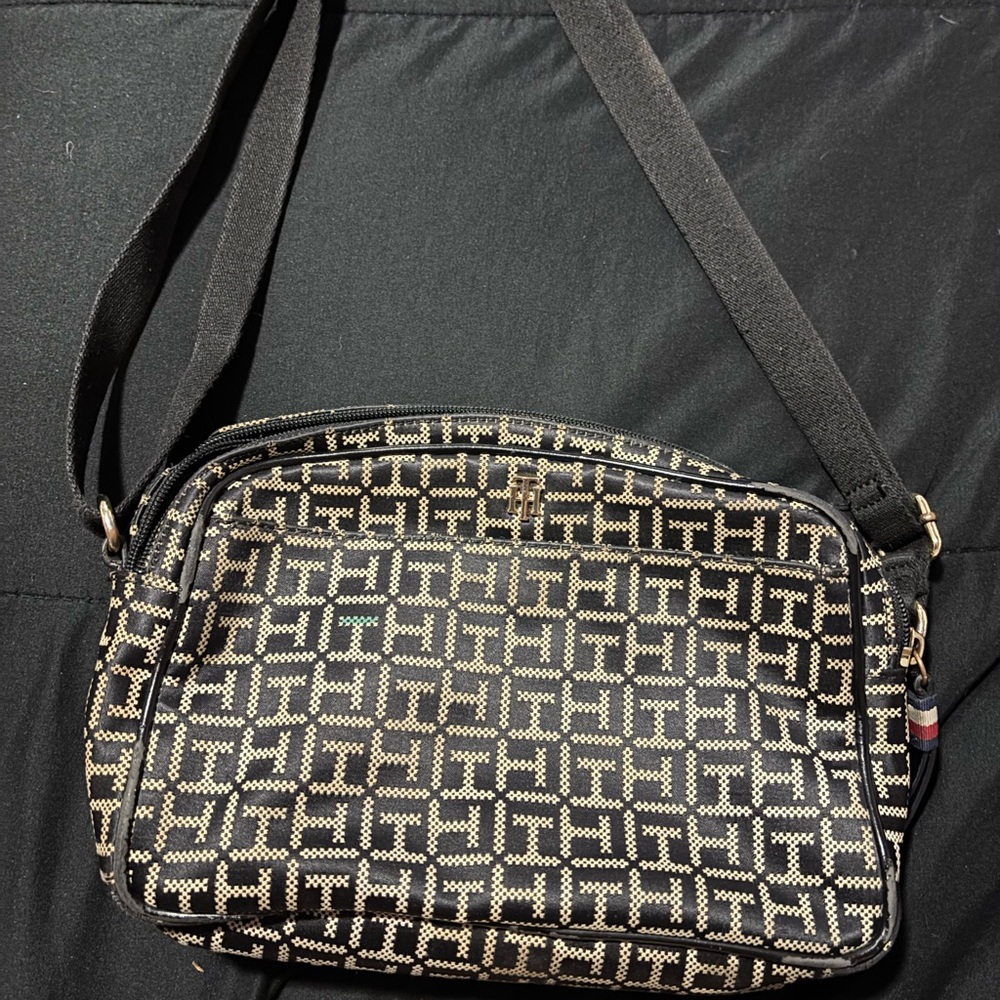 Tommy hill figure purse